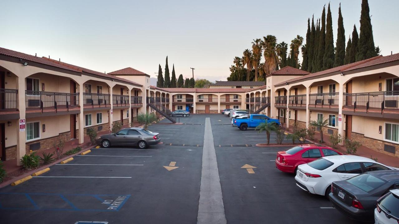 Travelodge & By Wyndham Hotel