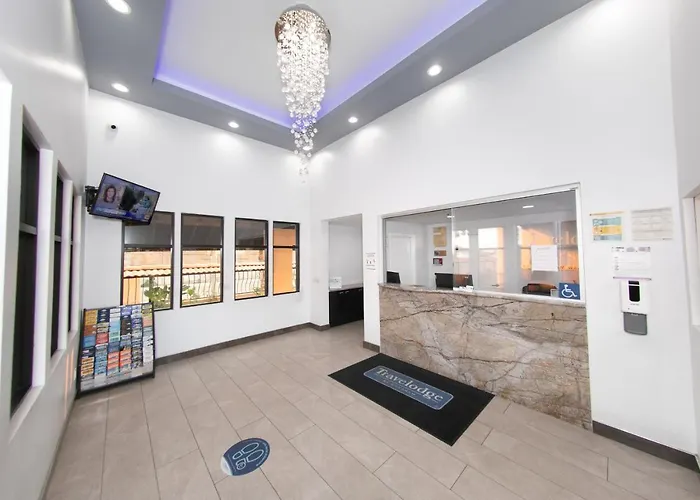 Travelodge Inn & Suites By Wyndham West Covina