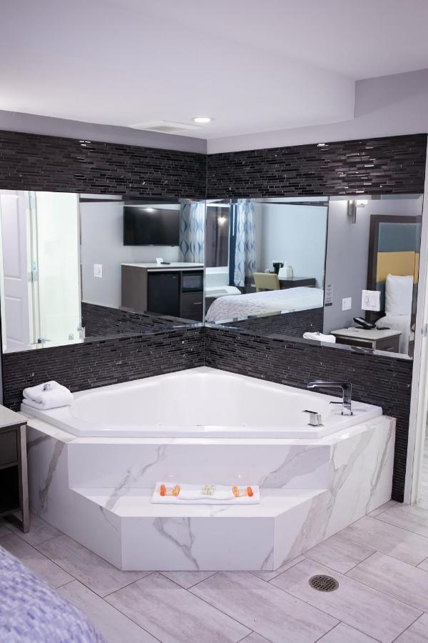 Travelodge & By Wyndham Hotel 2*
