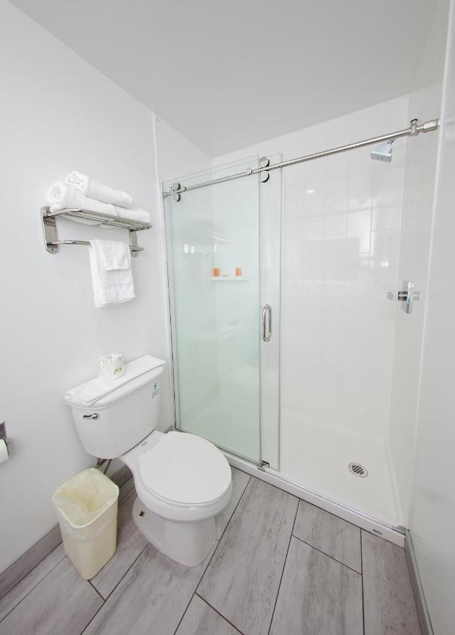 Travelodge & By Wyndham 2*