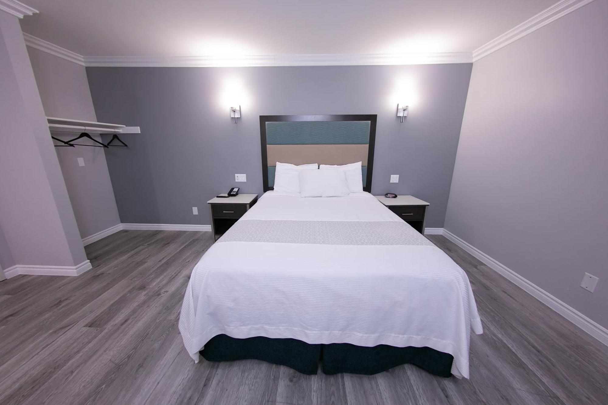 Travelodge & By Wyndham Hotel West Covina