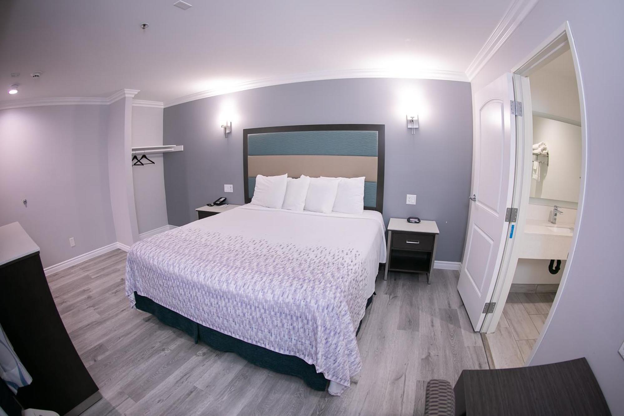 Travelodge & By Wyndham Hotel West Covina